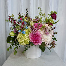 Load image into Gallery viewer, Vase Arrangement - Flower Subscription