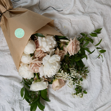 Load image into Gallery viewer, soft hand-tied bouquet in kraft paper