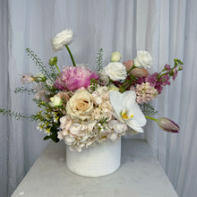 Load image into Gallery viewer, Vase Arrangement - Flower Subscription
