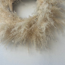 Load image into Gallery viewer, PAMPAS WREATH LARGE CREAM 24&quot;
